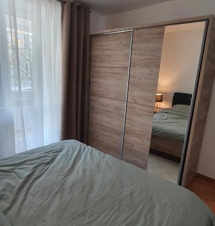 Apartament Chaplins 3 Camere Piatra Neamt Bagian luar foto