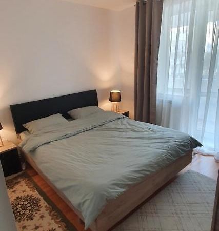 Apartament Chaplins 3 Camere Piatra Neamt Bagian luar foto