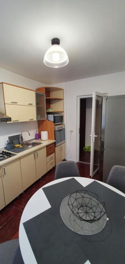 Apartament Chaplins 3 Camere Piatra Neamt Bagian luar foto