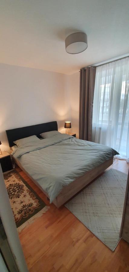 Apartament Chaplins 3 Camere Piatra Neamt Bagian luar foto