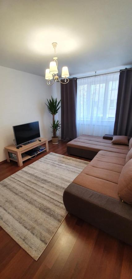 Apartament Chaplins 3 Camere Piatra Neamt Bagian luar foto