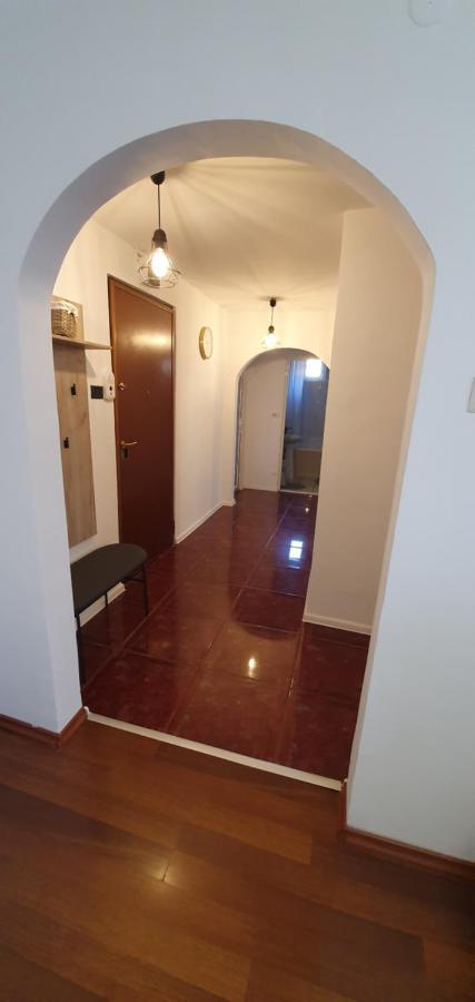 Apartament Chaplins 3 Camere Piatra Neamt Bagian luar foto