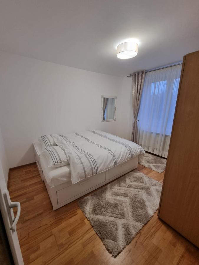 Apartament Chaplins 3 Camere Piatra Neamt Bagian luar foto